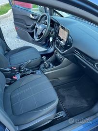 Macchina ford fiesta