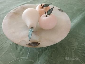 alzatina in vetro effetto marmo con frutta
