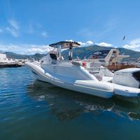 Python c 33, natante fuoribordo