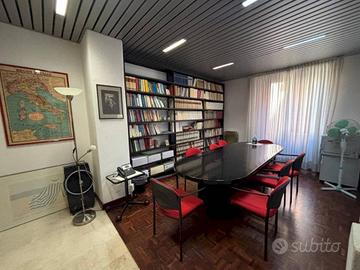 Immobile di 230 m² con più di 5 locali a Bologna