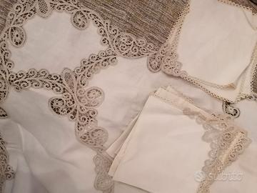 Corredi vintage tovaglie e lenzuola