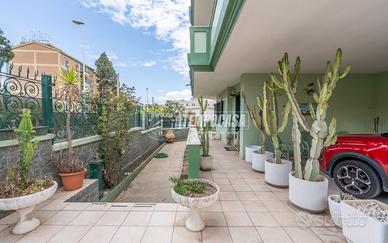 VILLA INDIPENDENTE CON TERRAZZE E CORTILE