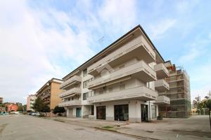 NEGOZIO A PORTO SAN GIORGIO