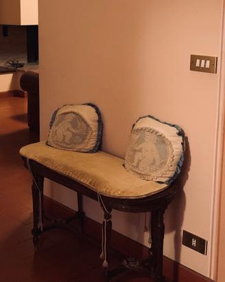 Panchetto antico per pianoforte