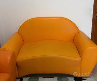 4 poltrone un pezzo a 30 euro 