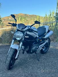 Ducati Monster 696