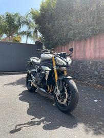 Triumph speed triple 1200 rs