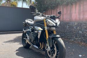 Triumph speed triple 1200 rs