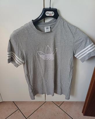 T-shirt adidas
 grigia
Uomo
Taglia M