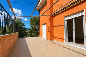 4 LOCALI A VEZZANO LIGURE