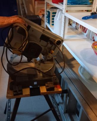 sega a disco elettrica per legno