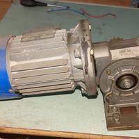 MOTORI CON RIDUTTORI