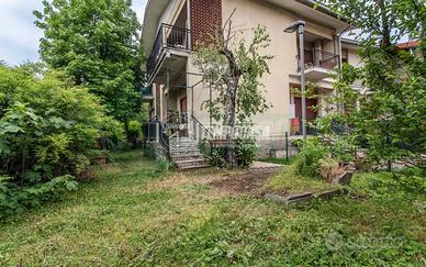 VILLA A SCHIERA IN CENTRO LIBERA SUBITO DA RISTRUT