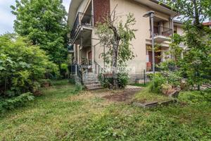 VILLA A SCHIERA IN CENTRO LIBERA SUBITO DA RISTRUT