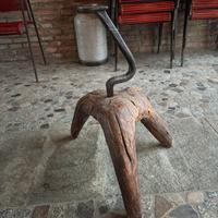 vecchissimo attrezzo per calzolaio