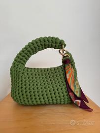 Borsa a mano all'uncinetto 