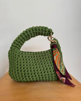 Borsa a mano all'uncinetto 