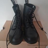 anfibi Dr. Martens neri n.37