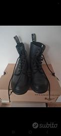 anfibi Dr. Martens neri n.37