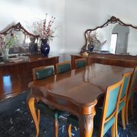 Mobili vecchi in legno