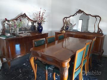 Mobili vecchi in legno