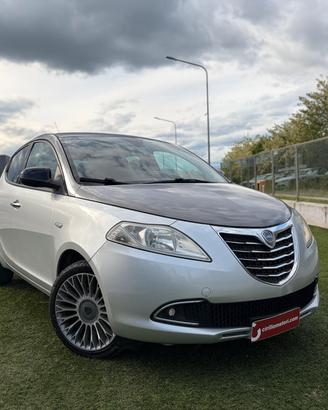 Lancia Ypsilon 0.9 TwinAir 85 CV 5 porte S&S Plati