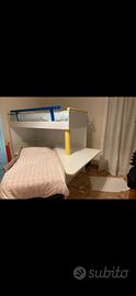 Letto a castello con scrivania per bambini