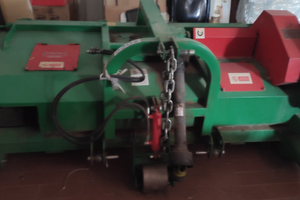 Macchina raccolta delle nocciole