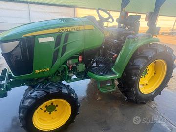 Trattore John deere 3045R
