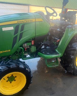 Trattore John deere 3045R