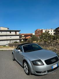 AUDI TT 1.8T - 2002 AUTO PARI AL NUOVO!
