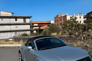 AUDI TT 1.8T - 2002 AUTO PARI AL NUOVO!