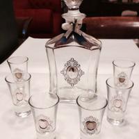 Servizi di bicchieri whisky e risolio