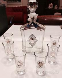 Servizi di bicchieri whisky e risolio