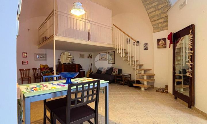 MONOLOCALE A MANFREDONIA