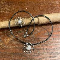 Set  Anello regolabile + collana a forma di fiore 