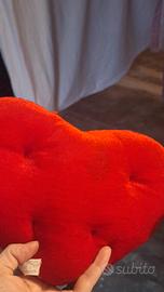 peluche a forma di cuore 