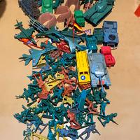 Lotto soldatini in plastica da collezione