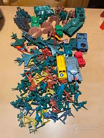 Lotto soldatini in plastica da collezione