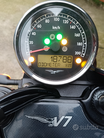 Moto Guzzi V7 3 750