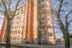 2 LOCALI A GARBAGNATE MILANESE