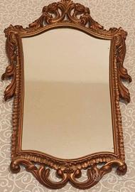 Specchio antico con cornice intagliata 