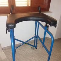 Deambulatorie con appoggio a tavolino