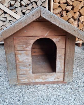 Cuccia in legno + accessori