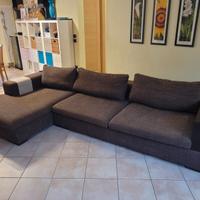Divano a 4 posti con librerie e chaise longue