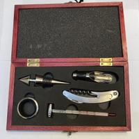 Set da vino a 5 pezzi.