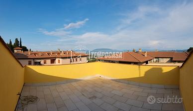 Ampio Appartamento su Due Livelli con Terrazzo Abi