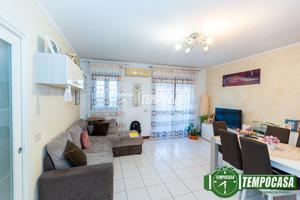 3 LOCALI PRIMO PIANO CON BOX