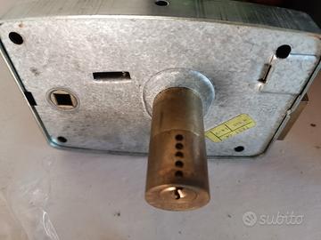 serratura per porte CISA