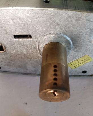 serratura per porte CISA